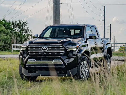 Xe bán tải Toyota dùng động cơ hybrid, công suất 326 mã lực, giá hơn 1,5 tỷ đồng